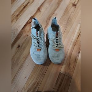 Suprate running shoes